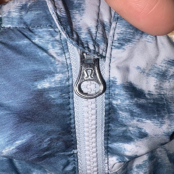 Lululemon Athletica Blue and White Ski Jacket - Picture 6 of 7